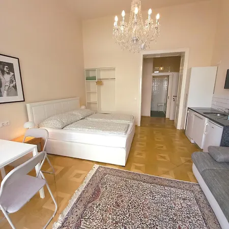 Wolke, Kleines Mit Balkon Am Fluss, Zentrum *