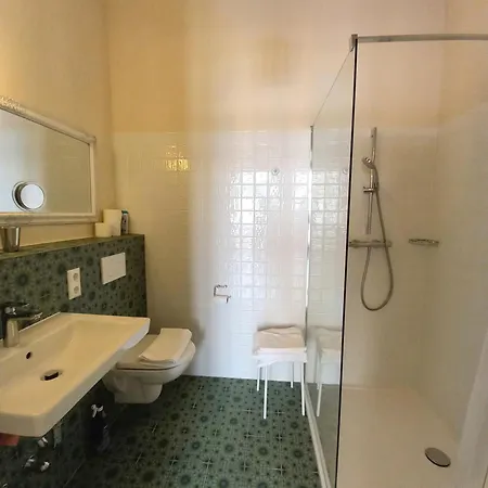 Wolke, Kleines Apartment Mit Balkon Am Fluss, Zentrum
